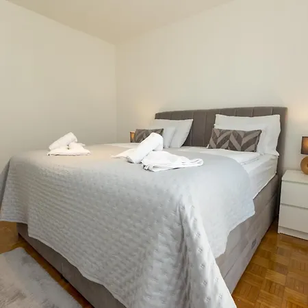 Frane 2br Near Old Town