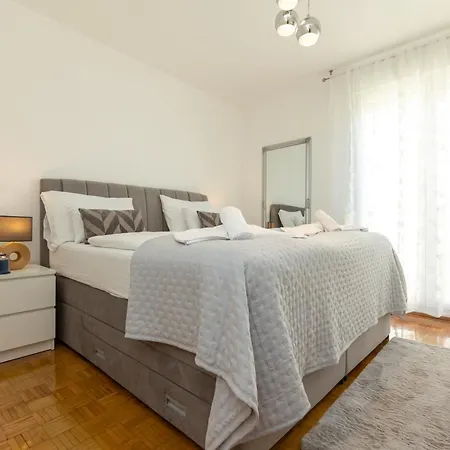 Frane 2br Aparment Near Old Town Apartman