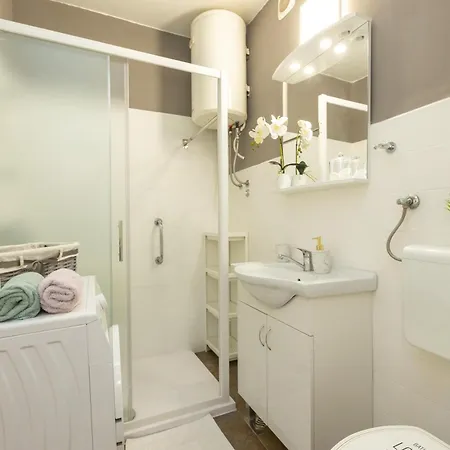 Frane 2br Near Old Town
