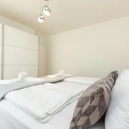 Frane 2br Near Old Town Apartament Zadar