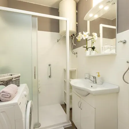 Frane 2br Aparment Near Old Town Apartment *