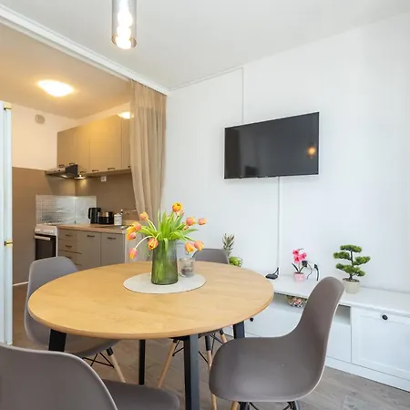 Frane 2br Aparment Near Old Town Apartment *