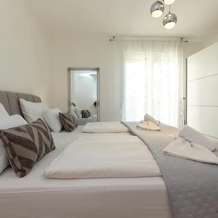 Frane 2br Near Old Town Apartament Zadar