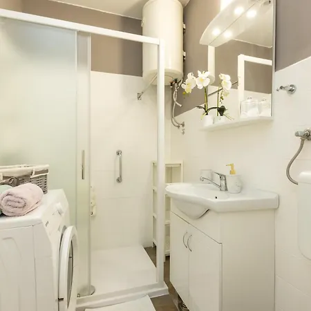 Apartment Frane 2br Near Old Town Zadar