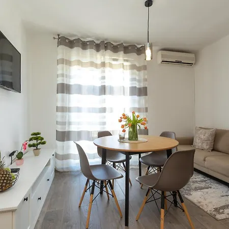 Apartment Frane 2br Aparment Near Old Town