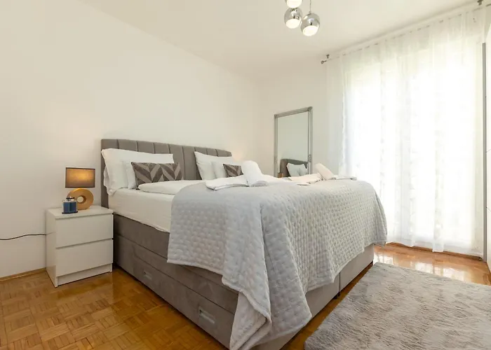 Frane 2br Aparment Near Old Town Appartement