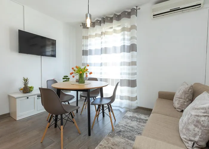 Апартаменты Frane 2br Aparment Near Old Town