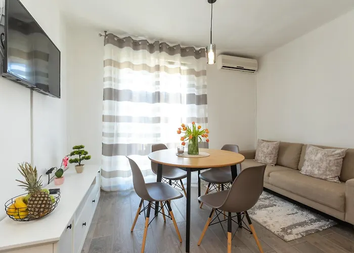 Апартаменты Frane 2br Aparment Near Old Town *